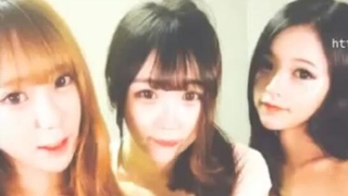 [好想淫韓國] 三位韓國妞粉紅奶頭視訊主播，這麼撩人的姿勢，忍不住都要尻起來了