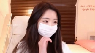 [Korea] 戴口罩的韓國正妹露出乳頭和修長美腿，情不自禁想去韓國炮兵團喇