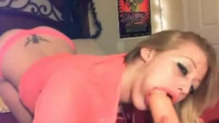 Webcam girl sucks a dildo