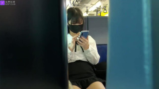 日本新干线上の口罩姬