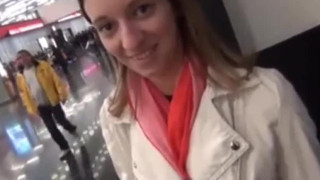 Deutsches Mädchen im Einkaufszentrum aufgegabelt