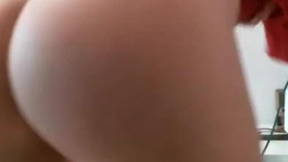 VERY SEXY BIG ASS PLAY WITH TOYS IN HER PUSSY