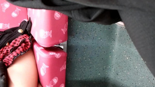 香港巴士上偷拍格仔短裙女